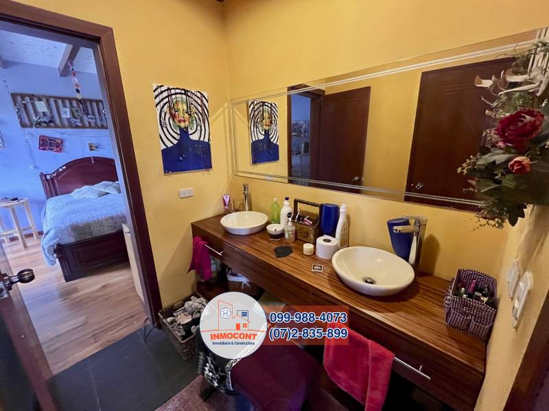 C1299 AMPLIA CASA CON ÁREA VERDE EN VENTA